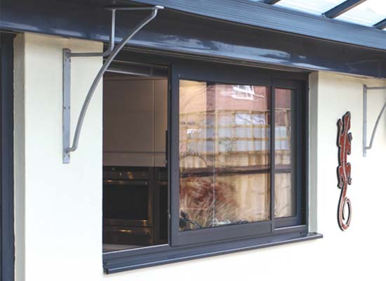 Раздвижные окна удобные в использовании. Подходят для установки в проёмы где ограничено открывания створок