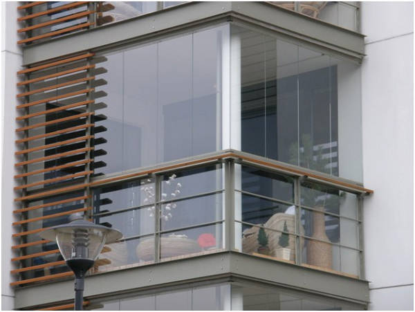 Безрамне скління балконів