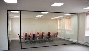 Перегородка из стекла для переговорных комнат